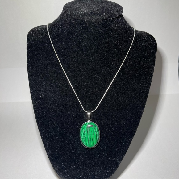 Malachite Necklace - Picture 2 of 2